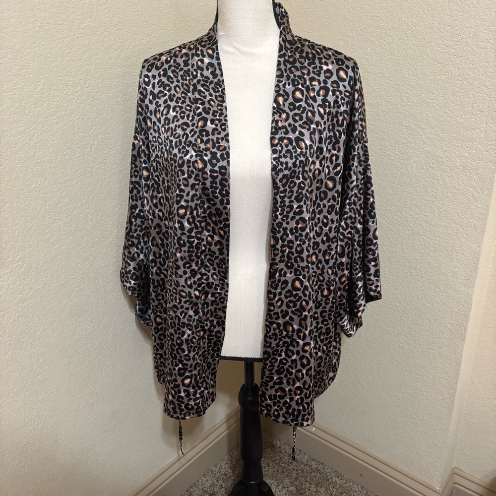 Victoria's Secret Leopard Print Robe - Picture 8 of 8
